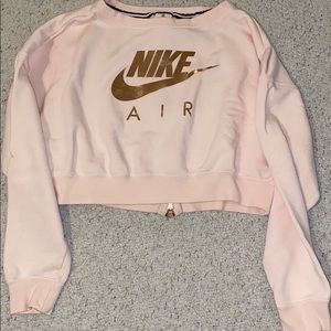 Cropped Nike CrewNeck
